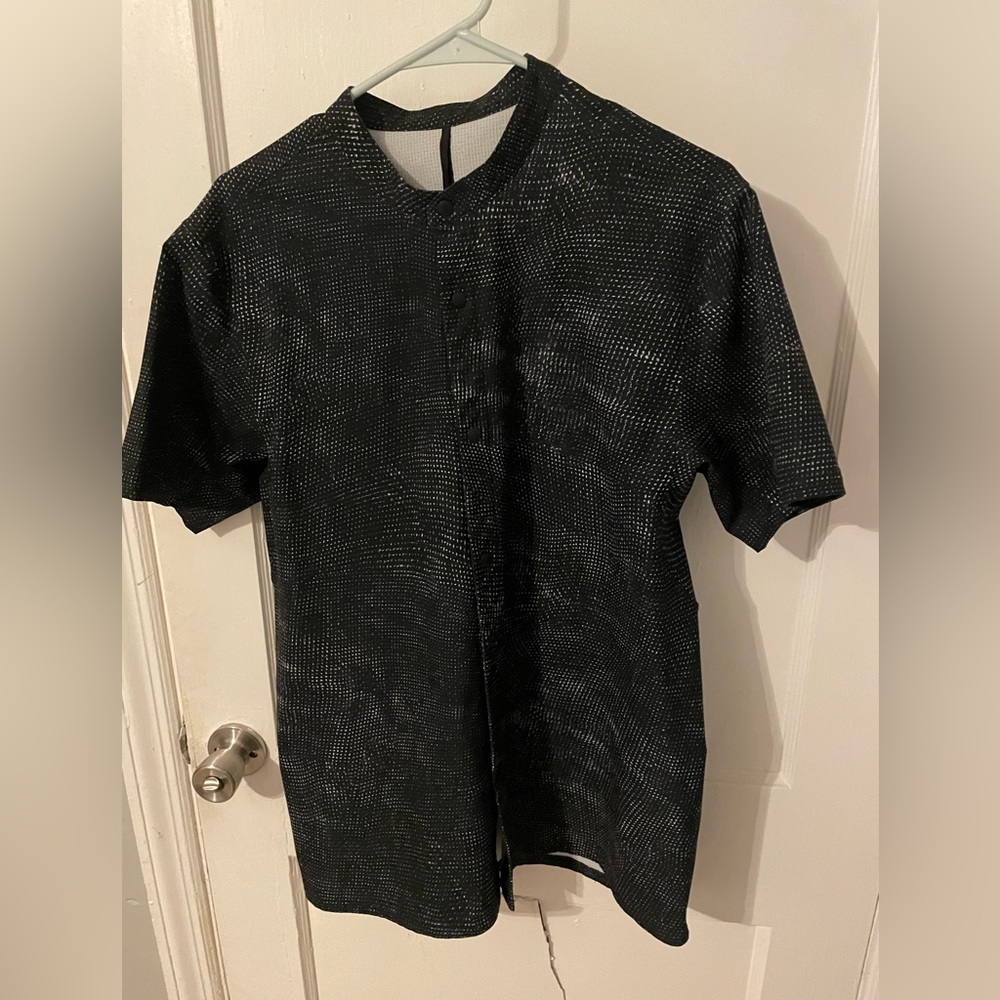 Lululemon no collar button up size L